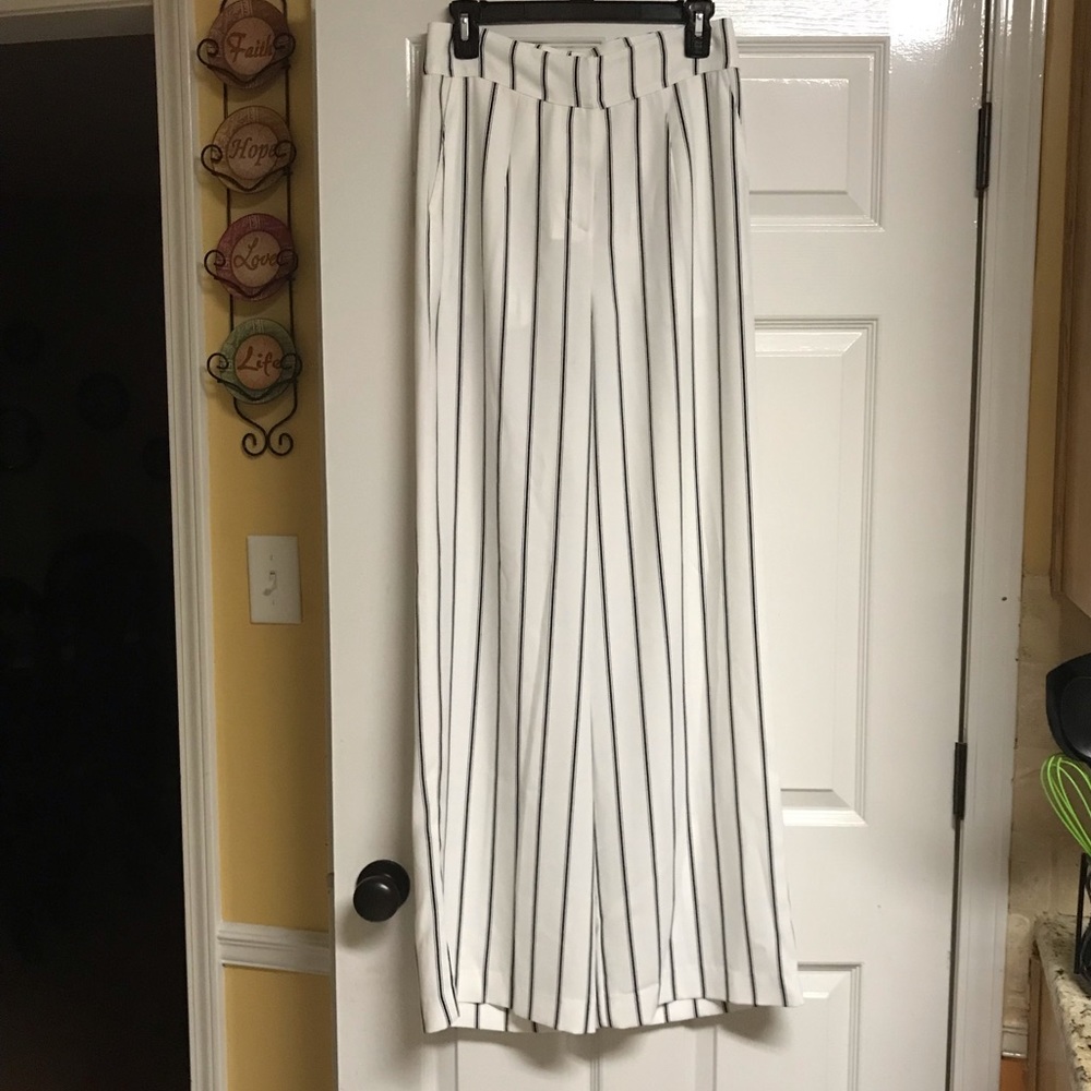 Madison women’s size 4 flair leg striped trousers